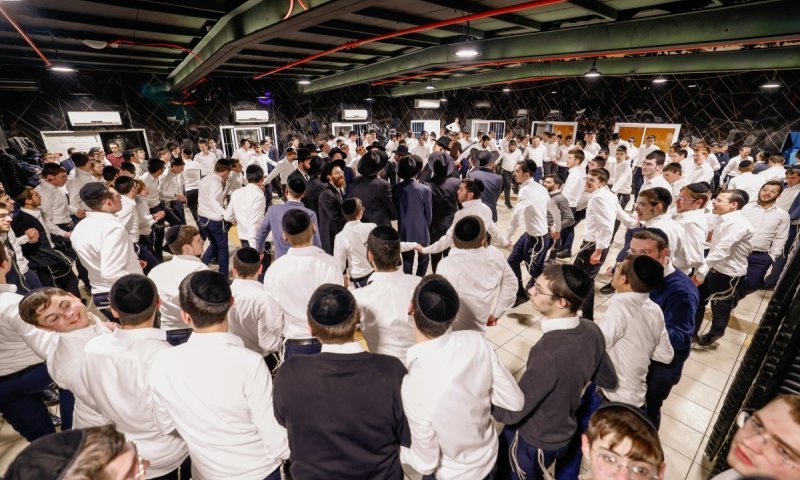 להזכירם תורתך: ישיבת 'מגדל עוז' חגגו את המסיבה בסיום מבצע 'קניין חנוכה'