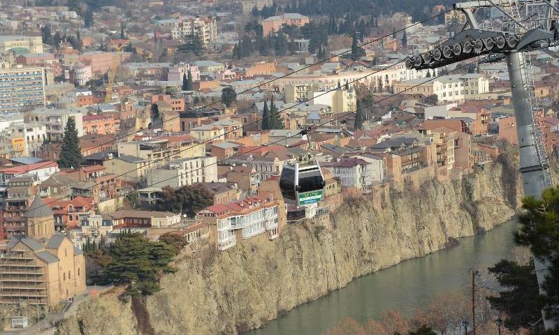 השר הישראלי התערב: נעצרו צעירים שתקפו ישראלים בגיאורגיה