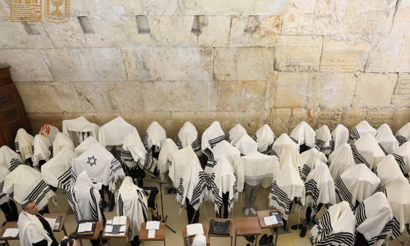 ב'ברכת כהנים' מצומצמת בכותל: תפילה להצלחת הנשיא טראמפ | תיעוד