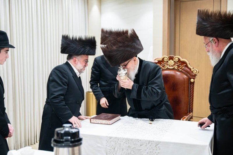 אלי וואהל, איצי מ.