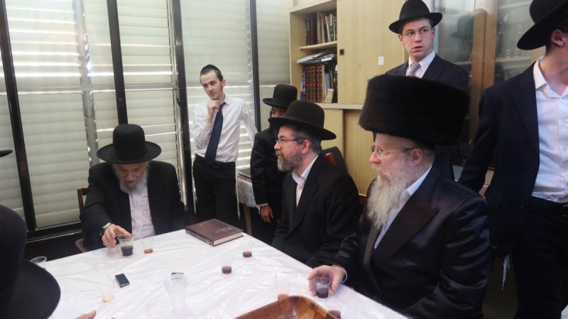 באדיבות המצלם