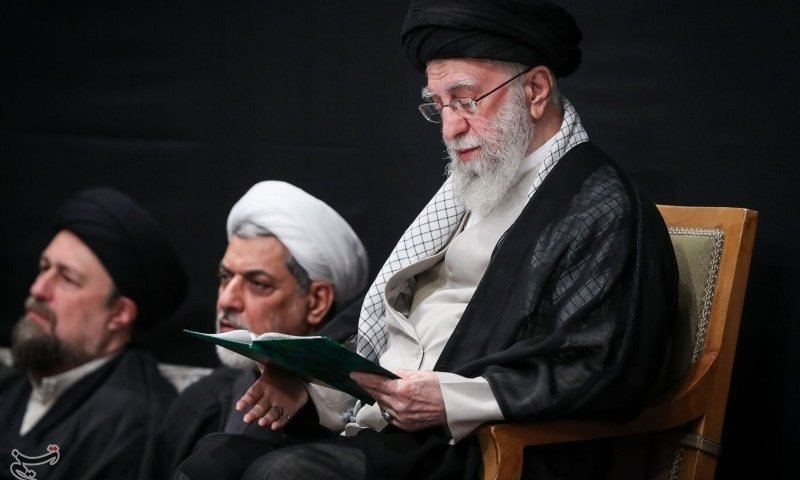 דיווח: המנהיג העליון עלי חמינאי הועבר לבונקר תת-קרקעי בטהראן