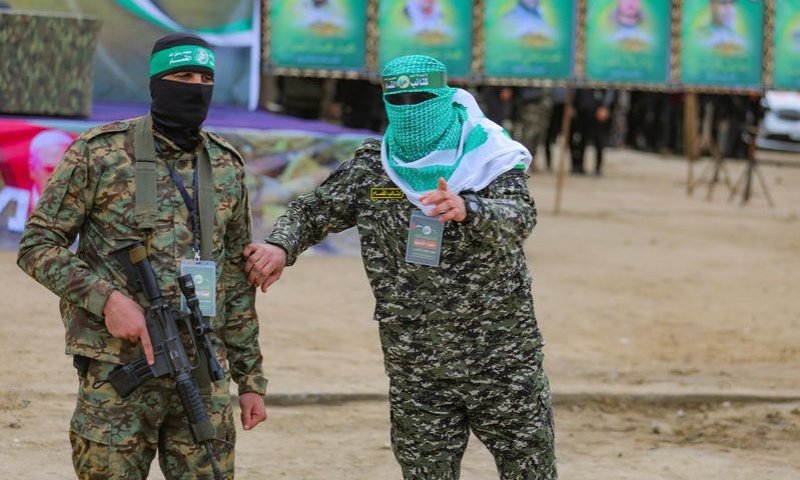 "הייתי גם עם האנשים הרעים": אביה של החטופה חושף את המאמצים הסודיים