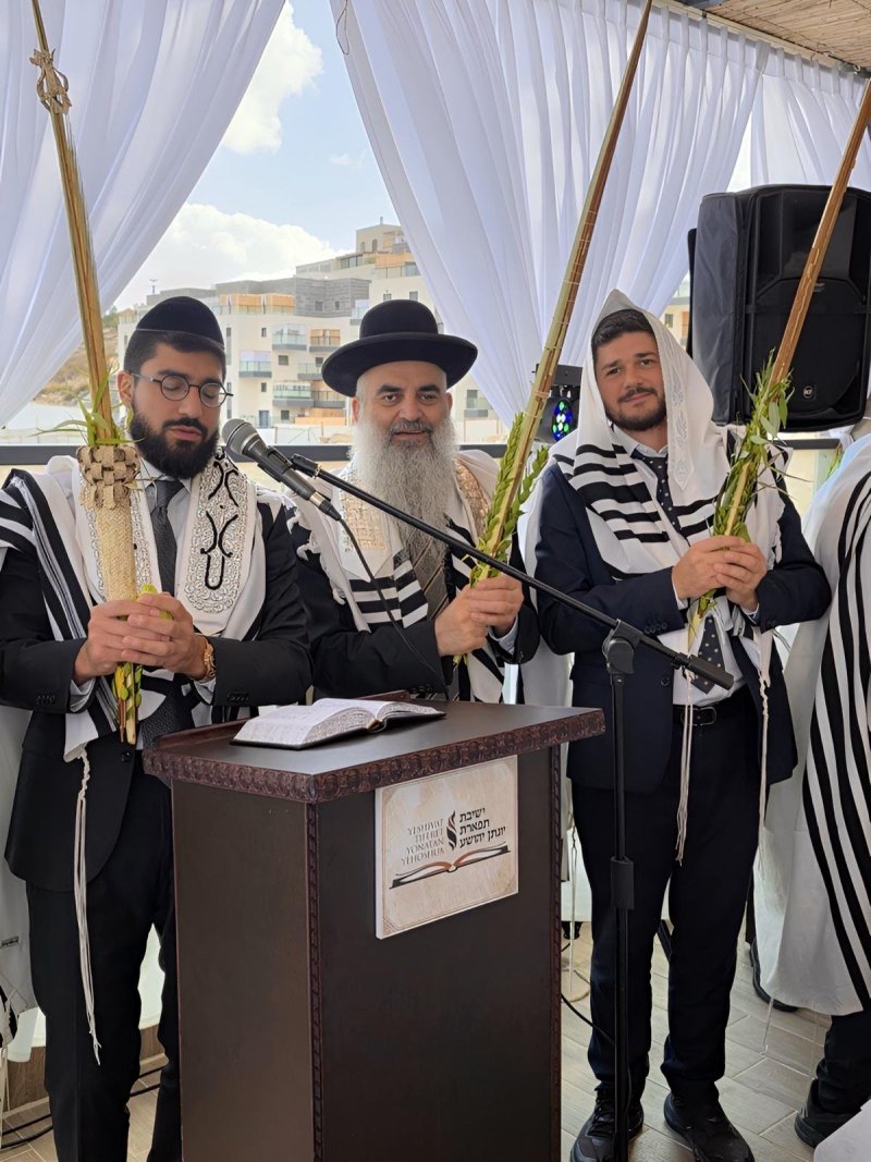 באדיבות המצלם