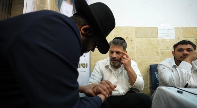 באדיבות המצלם