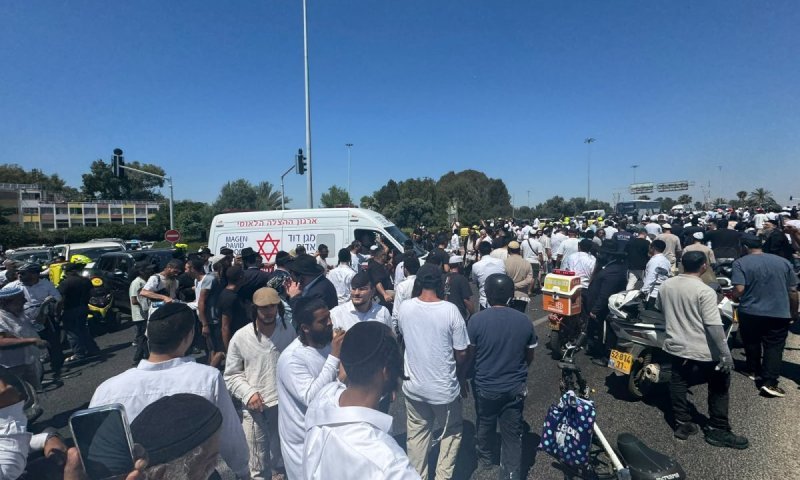 הלוויית רבי עמוס גואטה זצ"ל: אלפים ליוו ברגל בחום הכבד