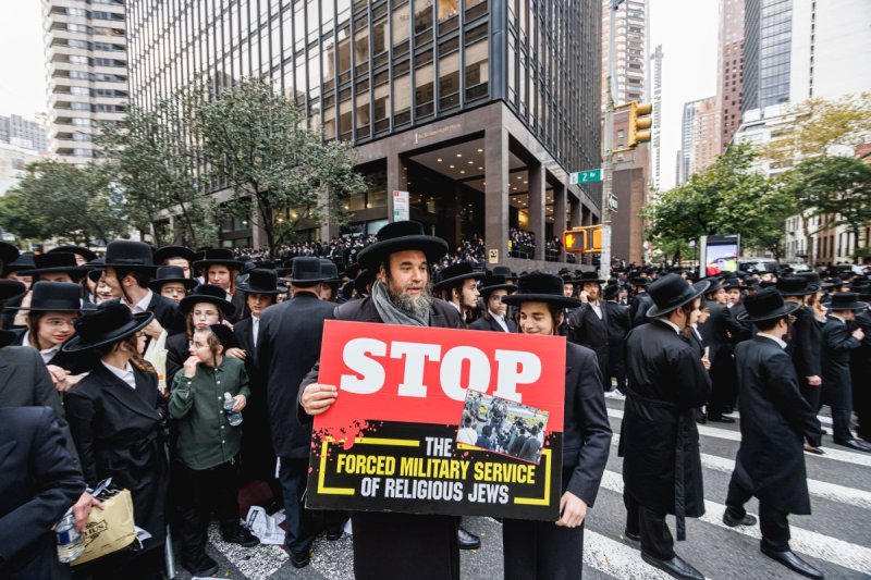 האחים לאנטשעווסקי, אברומי בלום, ד. ה. כרם, אייזיק. י, Clear shot