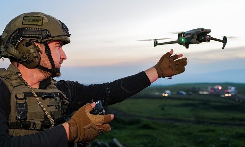 מסוק קרב יירט רחפנים בעת ניסיון חדירה לארץ