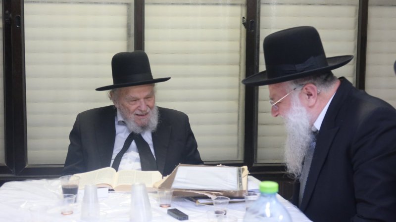 באדיבות המצלם