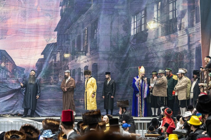 האחים לאנטשעווסקי, אברומי בלום, ואייזיק י.