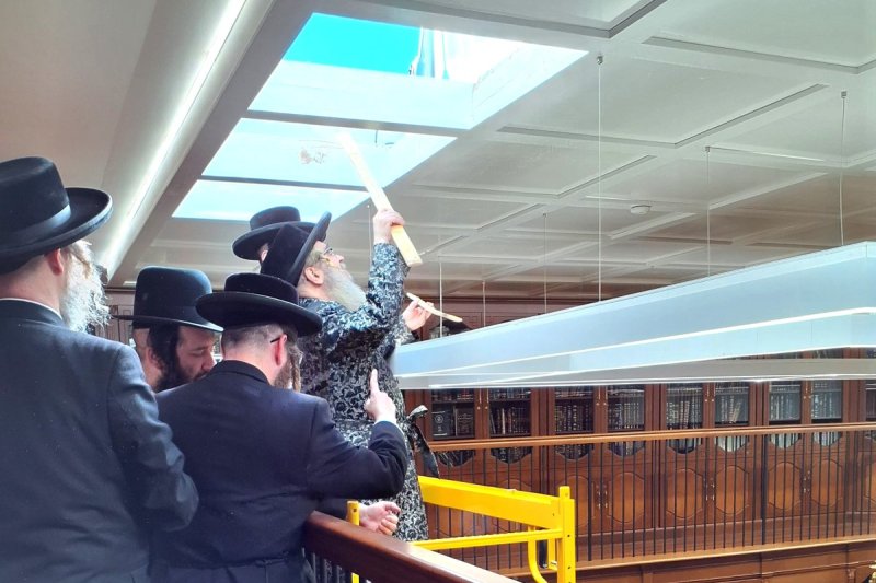 באדיבות המצלם