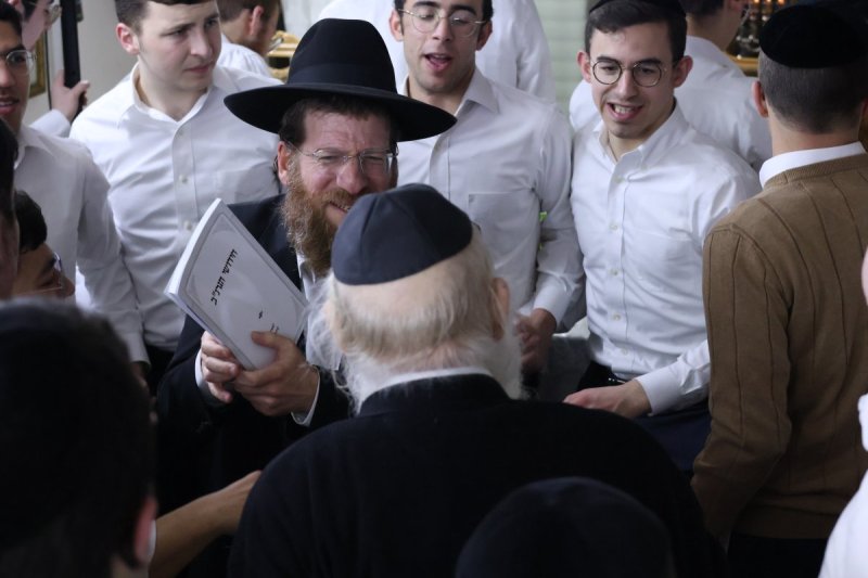 באדיבות המצלם