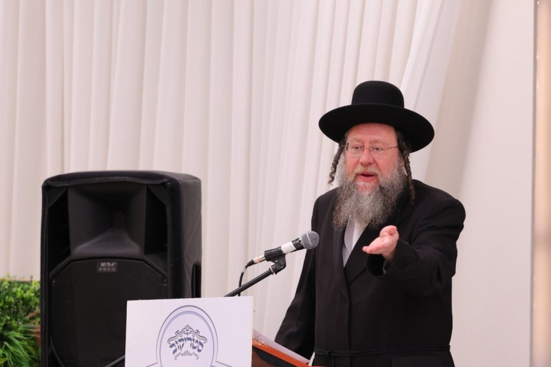 צ. י.
