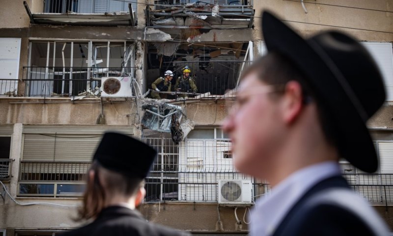 הרס רב כתוצאה מפגיעה בבניין בבני ברק, בן 60 נפצע באורח בינוני