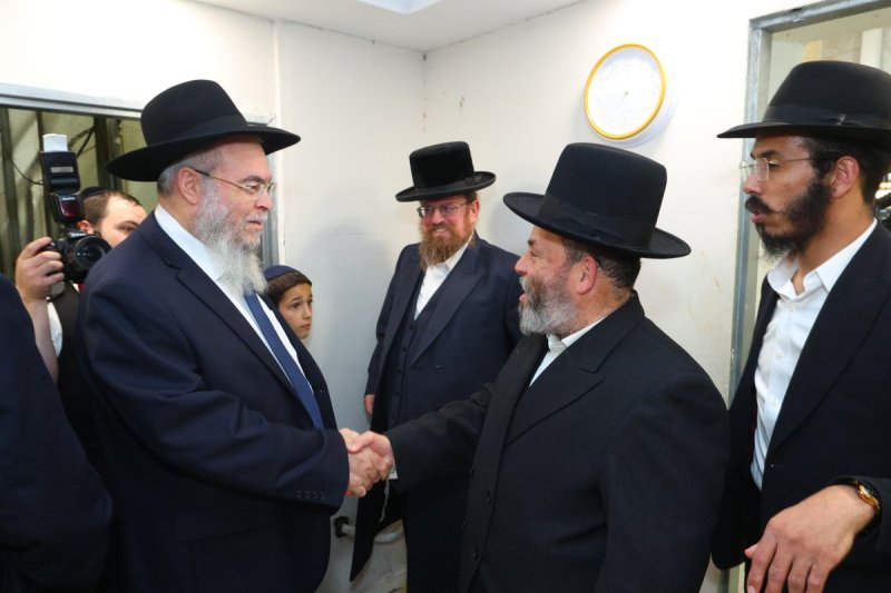 באדיבות המצלם