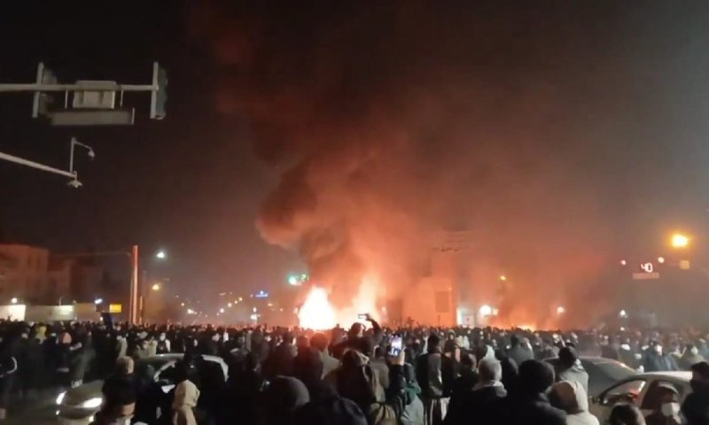 עם עשרות הרוגים - המחאות באיראן מחריפות וטראמפ מאיים: "נכה קשות"