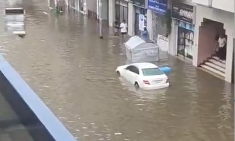 דובאי הפכה לוונציה: גשמים עזים גרמו להצפות ענק