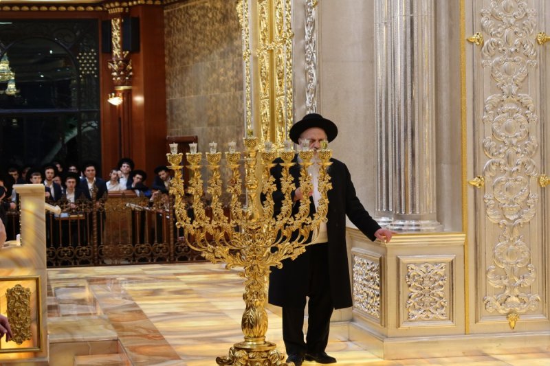 באדיבות המצלם