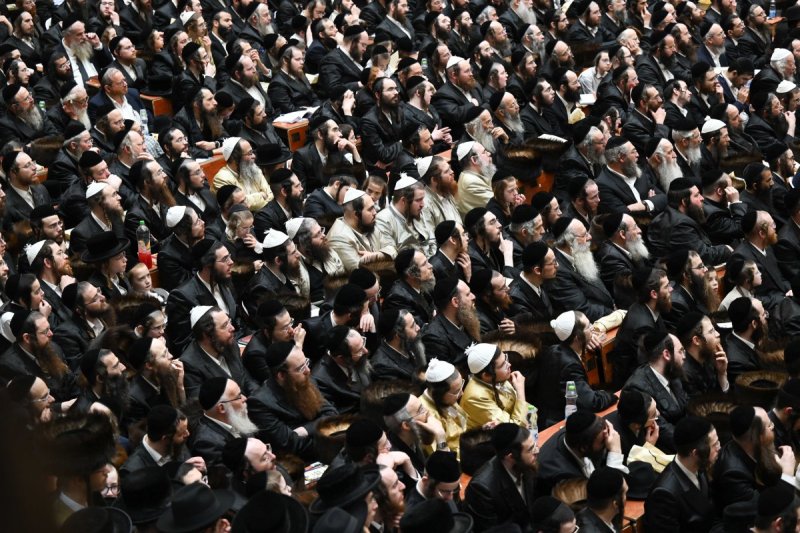 משה גולדשטיין, א. איזנבאך וארי קופרשטוק.