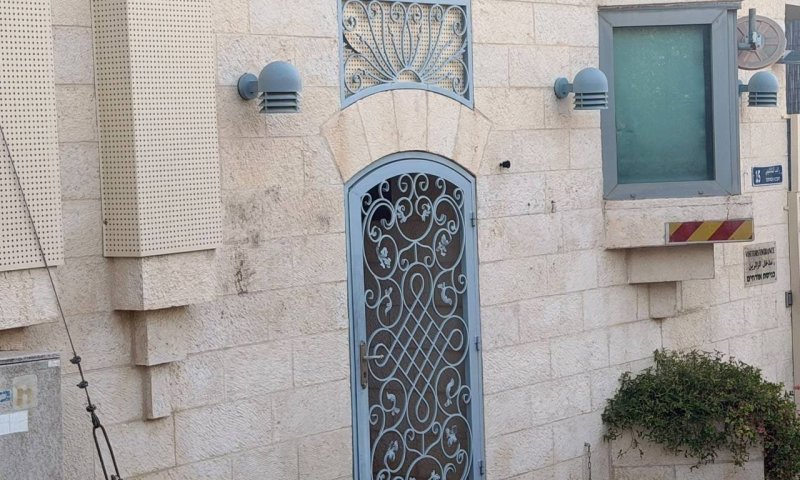 הקונסוליה הבריטית בירושלים נסגרה, 20 דיפלומטים מגורשים