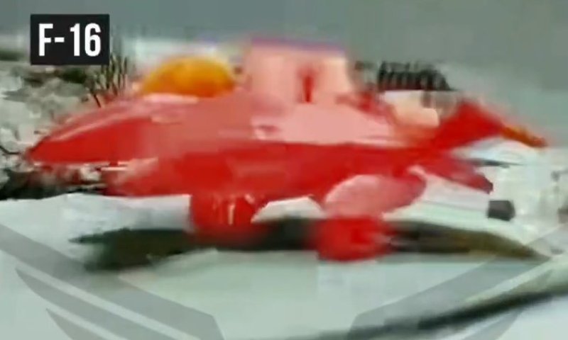 הרגע שבו רחפן תקיפה משמיד סימולטור אימונים של מטוסי F-16 באוקראינה