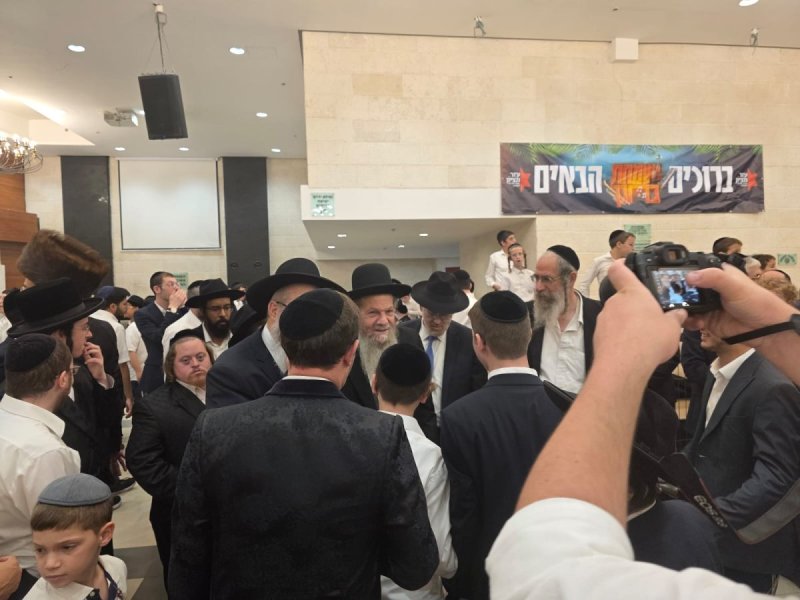 באדיבות המצלם