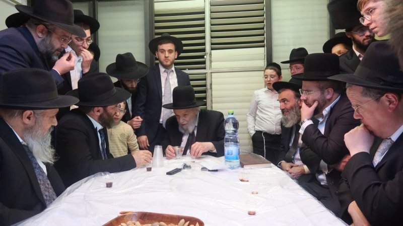 באדיבות המצלם