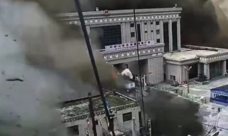 אסון בנפאל: עשרות הרוגים ומאות נעדרים בשיטפונות ענק - תיעודים מטורפים