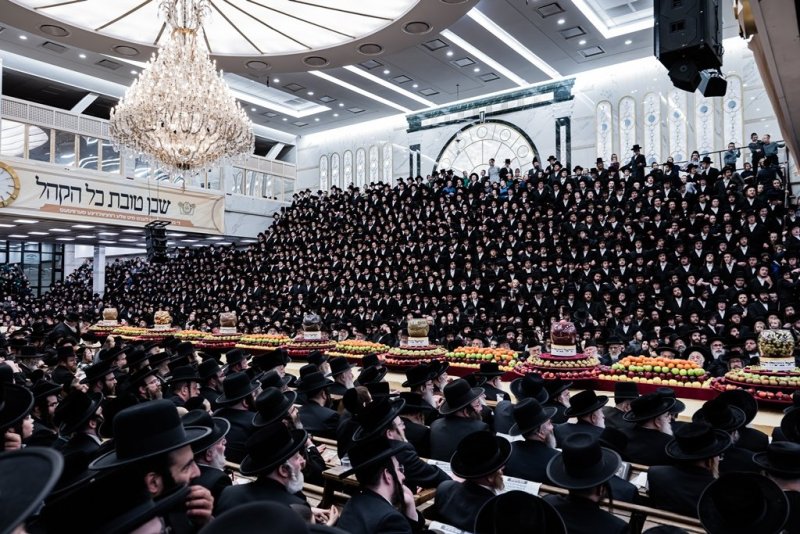 בחצרות סאטמר