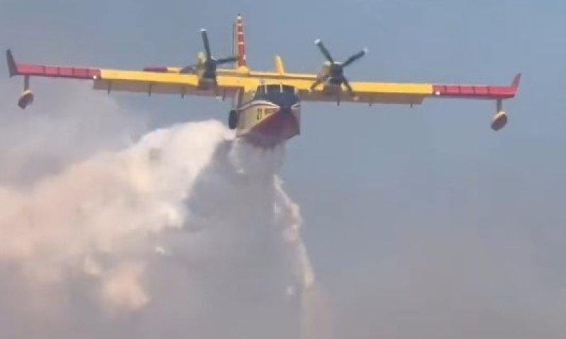 שריפת ענק באיטליה: תיעוד מרהיב מפעולות הכיבוי מהאוויר