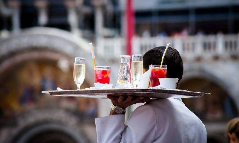שתיקת ראש העיר והכרזות: המסעדה היהודית בצרפת סומנה כמטרה