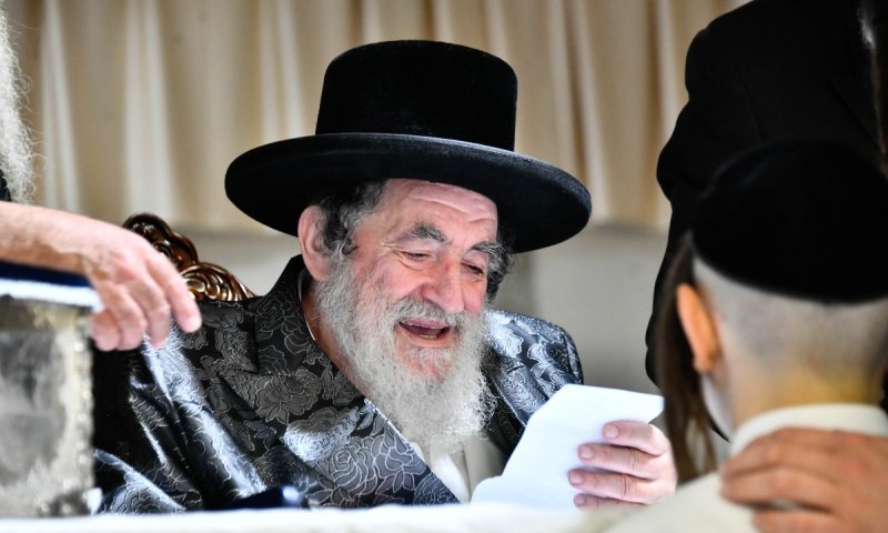 בית הדין של ויז'ניץ בקריאה: אל תרפו מלומר תהילים לרפואת האדמו"ר