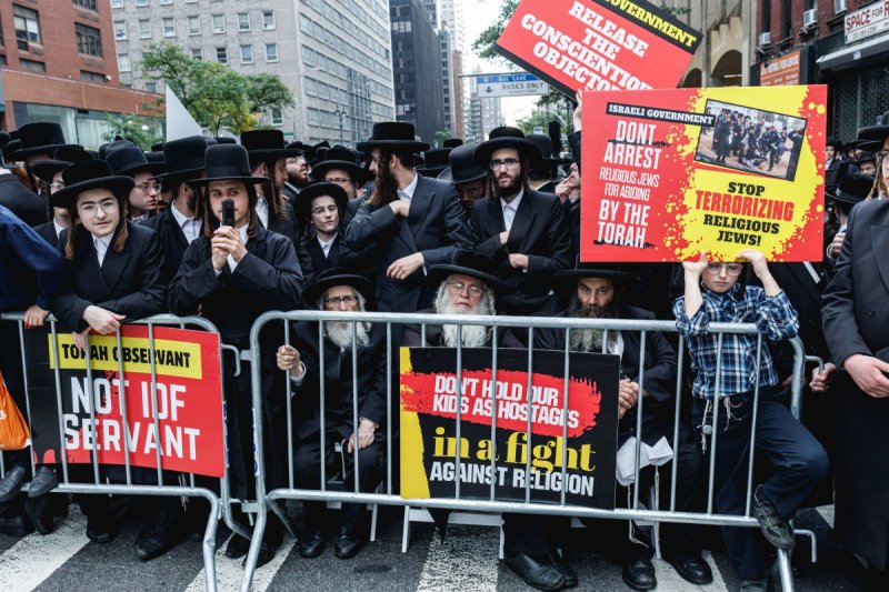 האחים לאנטשעווסקי, אברומי בלום, ד. ה. כרם, אייזיק. י, Clear shot