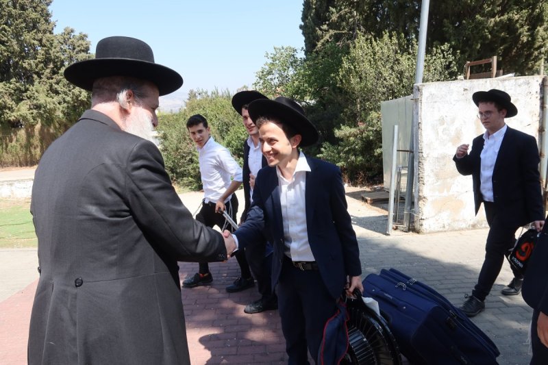 באדיבות המצלם