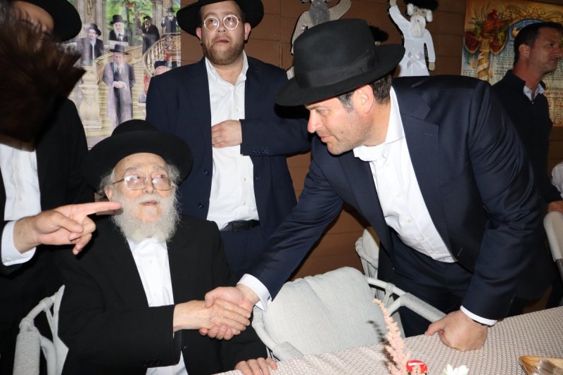 באדיבות המצלם
