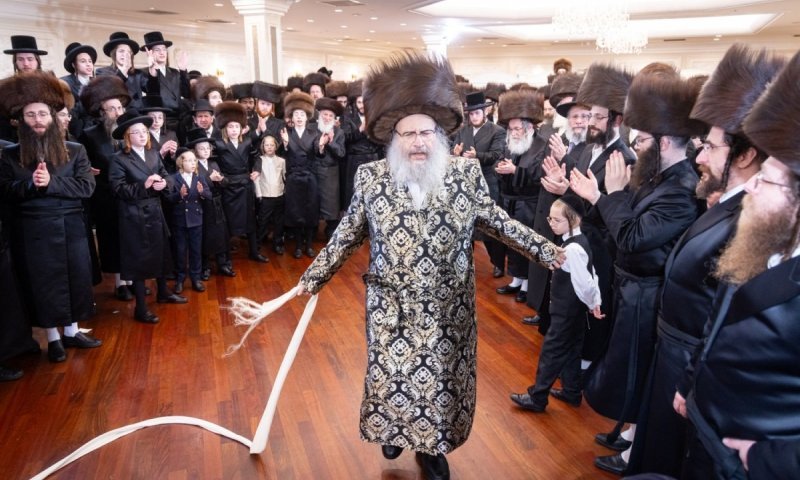 תיעוד מסכם מבורו פארק: האדמו"ר מספינקא חיתן את בת הזקונים