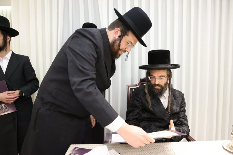 באדיבות המצלם