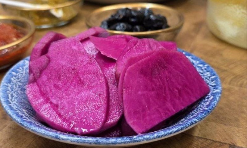 עם 4 מצרכים בלבד! מתכון ללפת כבושה - מחללה בקלי קלות