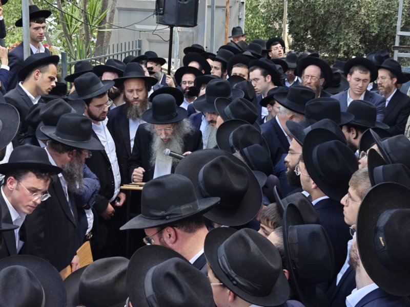 באדיבות המצלם