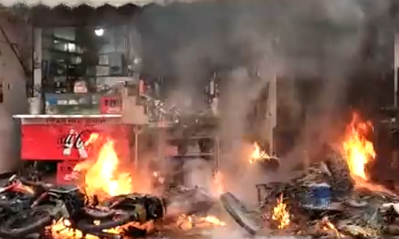 פיגועים קטלניים בפקיסטן מאות בני אדם נהרגו - איומים לנקמה