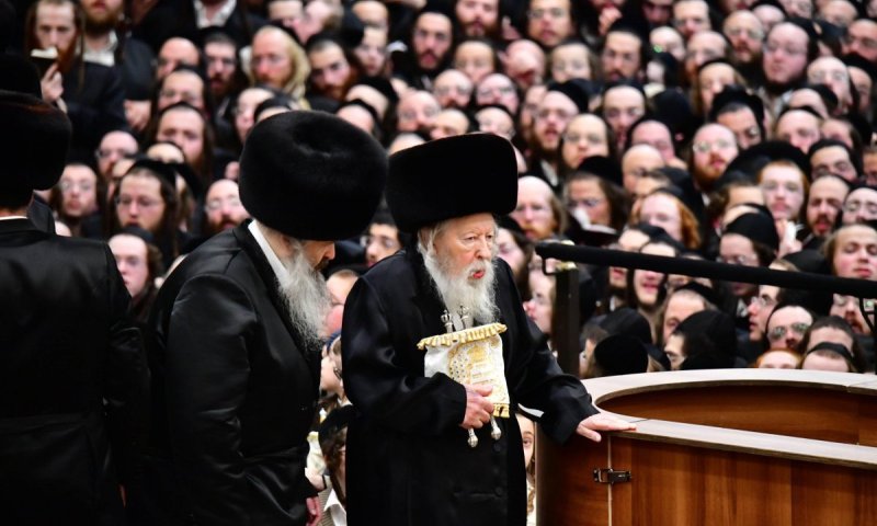 האדמו"ר מגור יעבור מחר טיפול רפואי בהדסה - הבנים התכנסו לתפילה