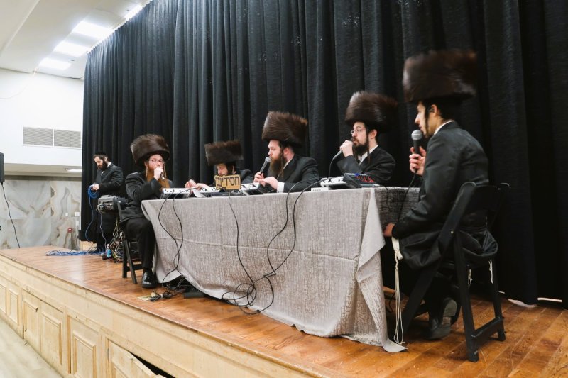 באדיבות המצלם