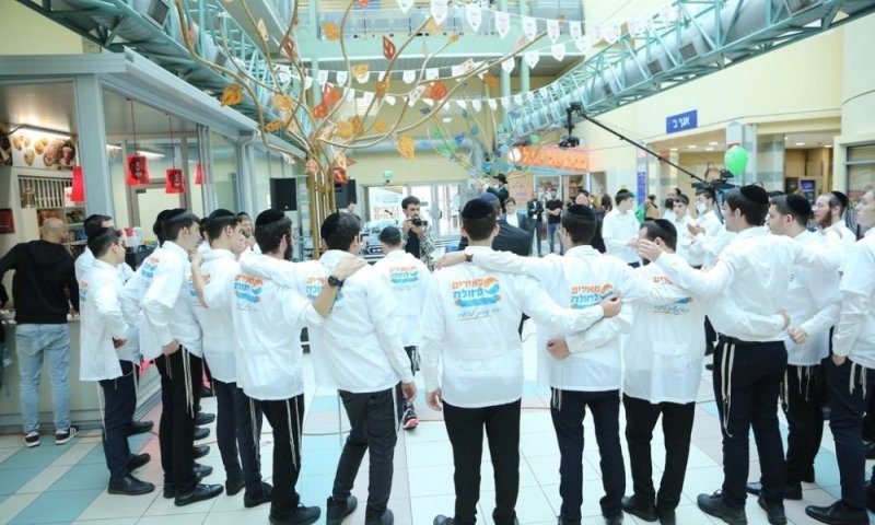 המהפכה נמשכת גם בפורים: רגעים של שמחה שבהם הכאב נשכח