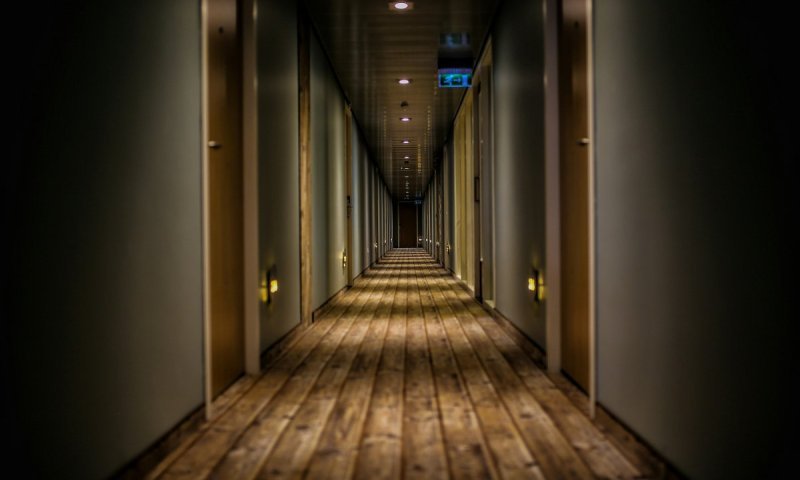 סטודנט יהודי נאלץ להמתין בקור מקפיא מחוץ לחדרו בשבתות