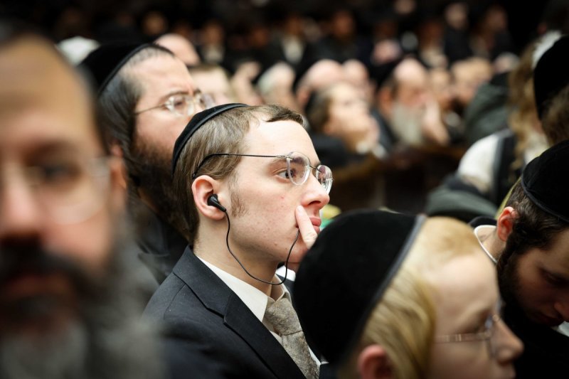 משה גולדשטיין, א. איזנבאך וארי קופרשטוק.