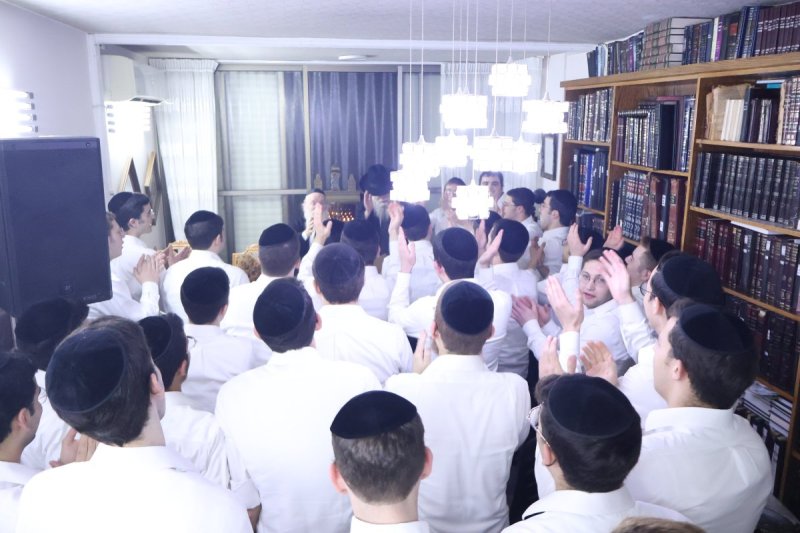 באדיבות המצלם