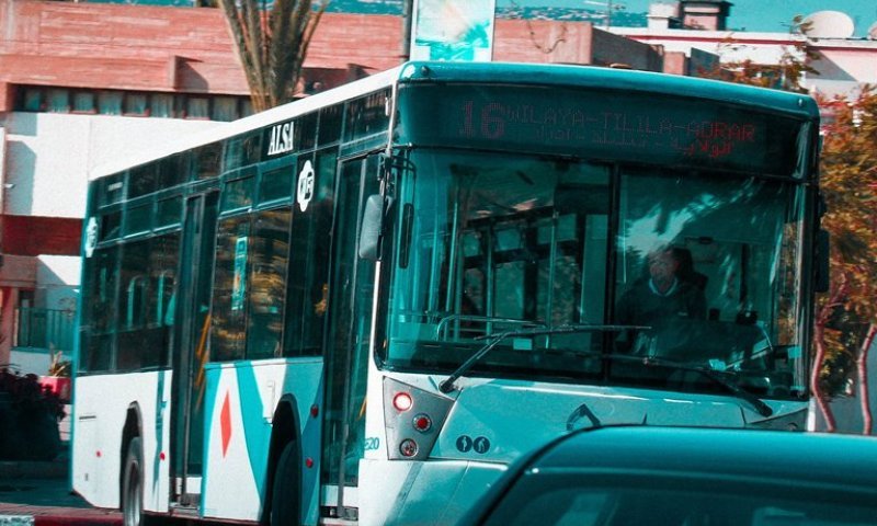 נער בן 16 שרד יותר מ-100 ק״מ מתחת לאוטובוס 