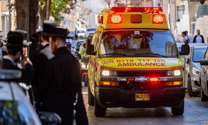 בעיר החרדית: מבוגר במצב קשה לאחר שנפגע מאוטובוס