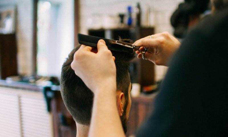 האם מותר להסתפר השנה בספירת העומר בערב שבת ראש חודש אייר?