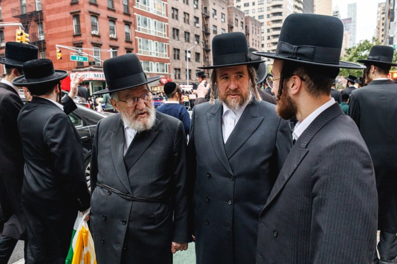 האחים לאנטשעווסקי, אברומי בלום, ד. ה. כרם, אייזיק. י, Clear shot